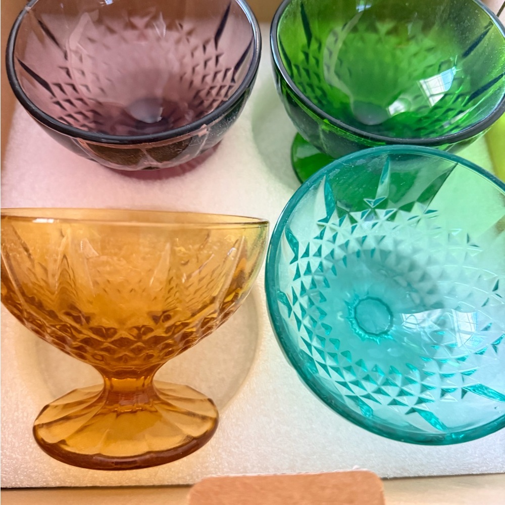 Set of Colorful Glass Dessert Bowls - Picture 4 of 8
